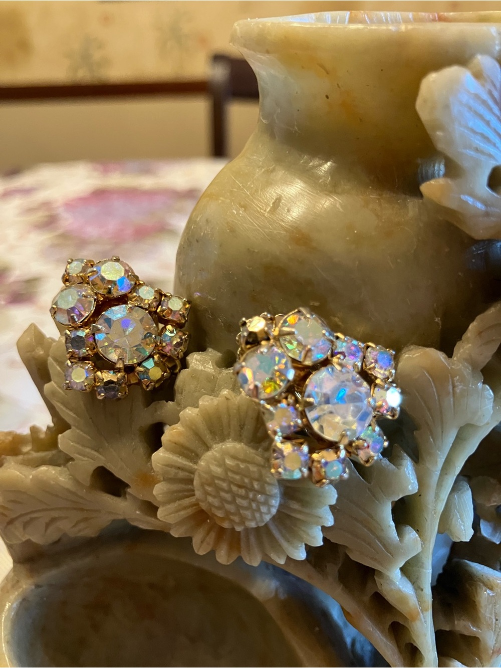 Clip Earrings 1” Aurora BOREALIS - Picture 2 of 7